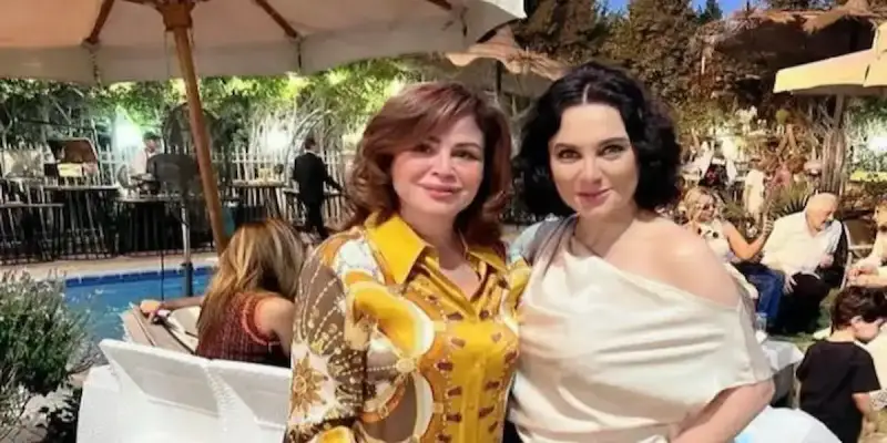 الفنانة المصرية إلهام شاهين والفنانة السورية سلاف فواخرجي