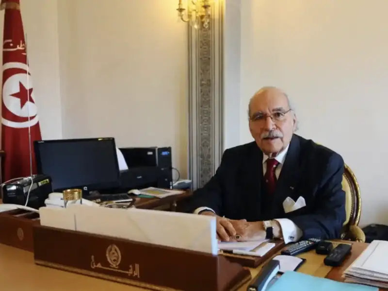 الرئيس التونسي الأسبق فؤاد المبزع