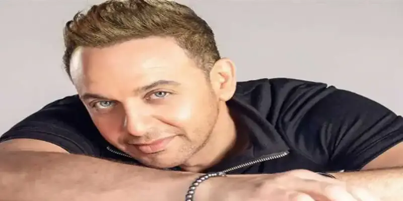 الفنان المصري مصطفى قمر