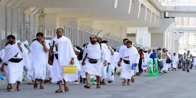 وصول أولى رحلات الحجاج