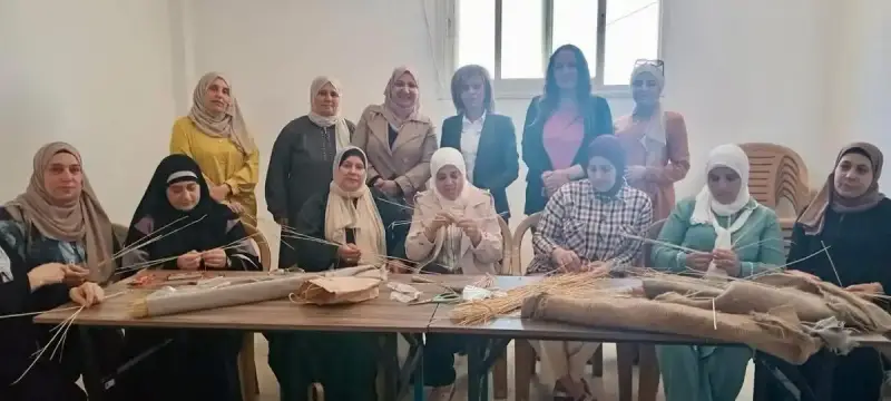 ورشة تدريبية في صناعة القش