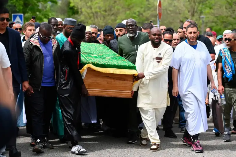 جنازة أبو بكر سيسيه في فرنسا
