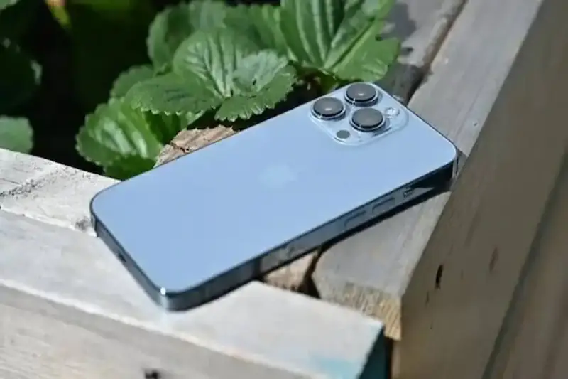 لون هاتف iPhone 17 Pro الجديد يخطف الأضواء