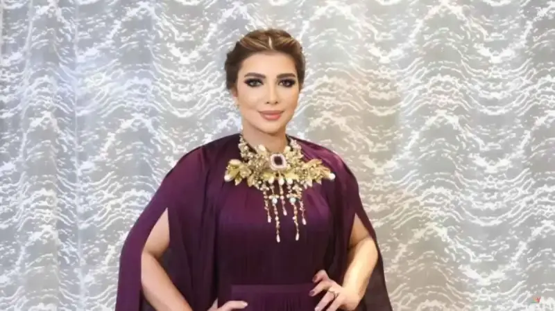 الفنانة السورية أصالة نصري والمعجب
