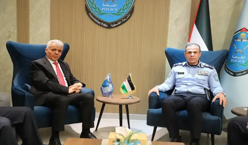 مدير شرطة فلسطين مع وزير التعليم الفلسطيني