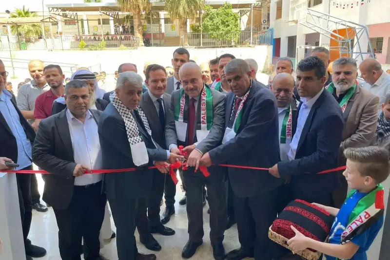 مشروع تطوير غرف صفية في مدرسة