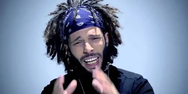 مغني الراب "كافون"