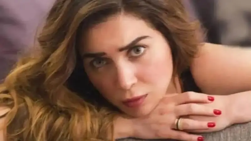 الفنانة المصرية مي عز الدين