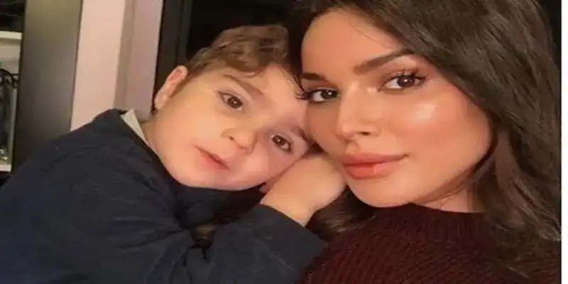 النجمة اللبنانية نادين نسيب نجيم وابنها