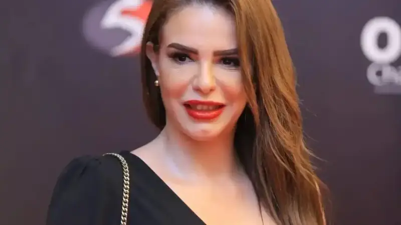 الفنانة المصرية دنيا عبد العزيز