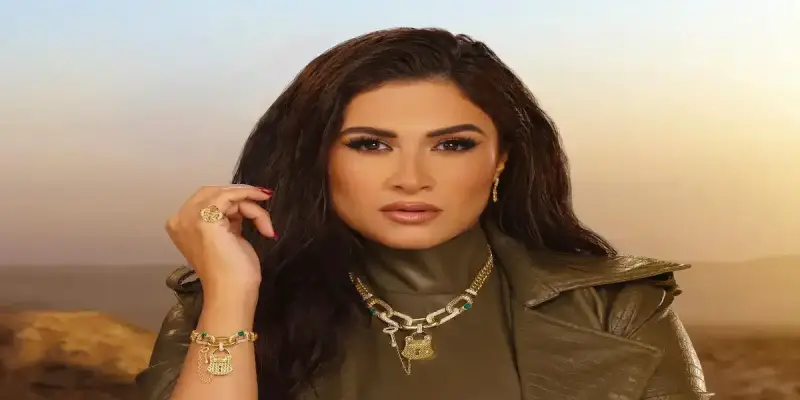الفنانة المصرية ياسمين عبد العزيز
