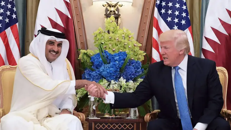 الرئيس الأمريكي ترامب وأمير قطر الشيخ تميم بن حمد آل ثاني