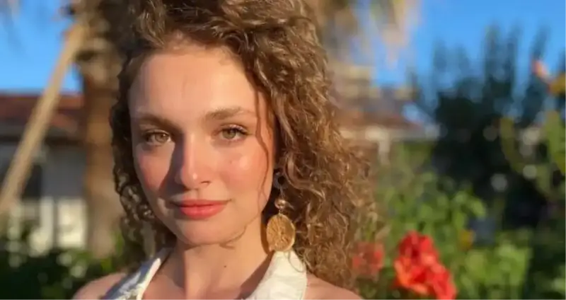 النجمة التركية سيرا أريتورك