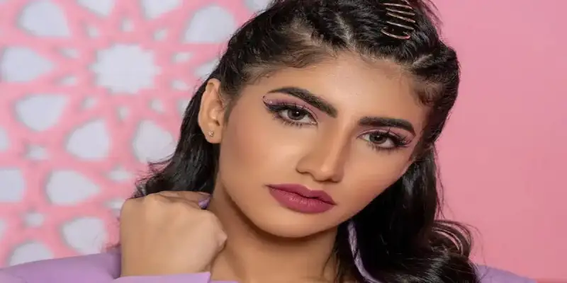 البلوغر العراقية نور ستارز