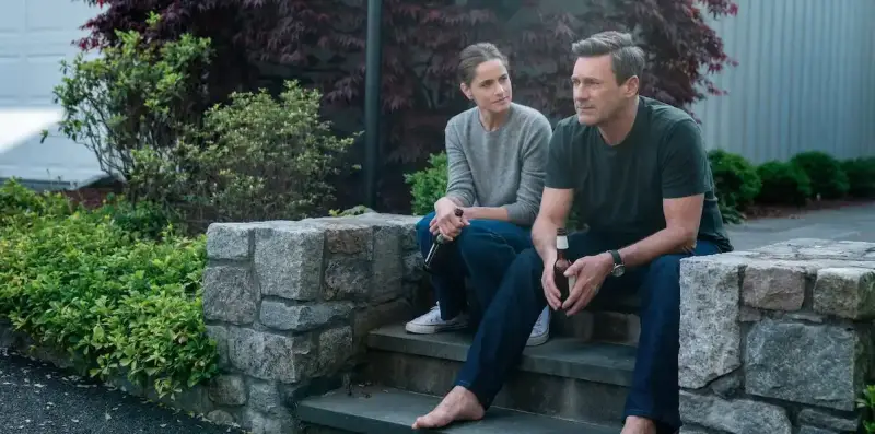 مسلسل "Your Friends & Neighbors"