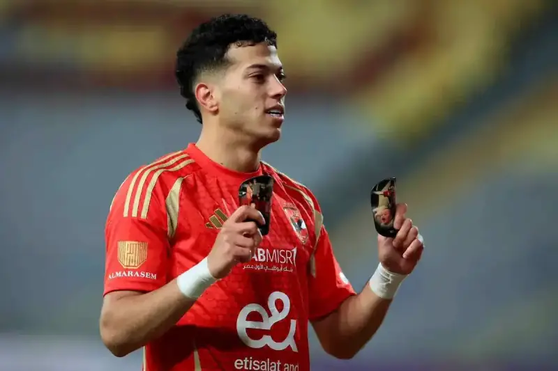 إمام عاشور لاعب الأهلي المصري