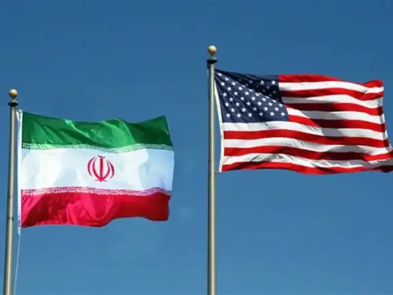 الأعلام الخاصة بدولتين أمريكا وإيران