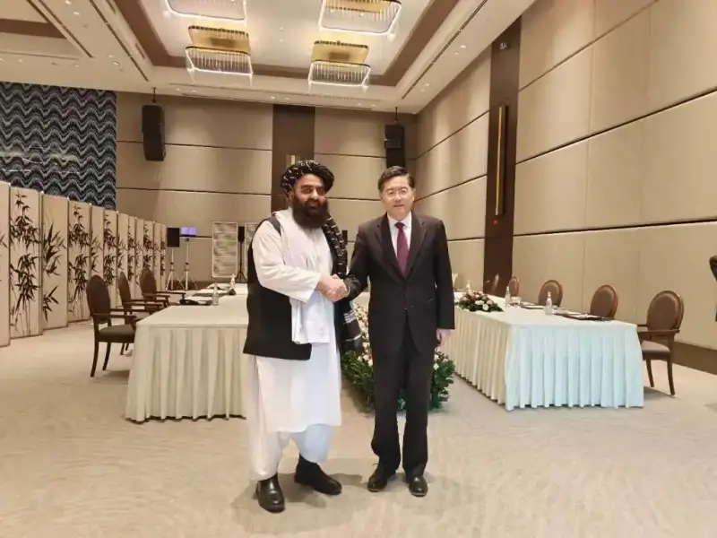 وزراء خارجية الصين وأفغانستان