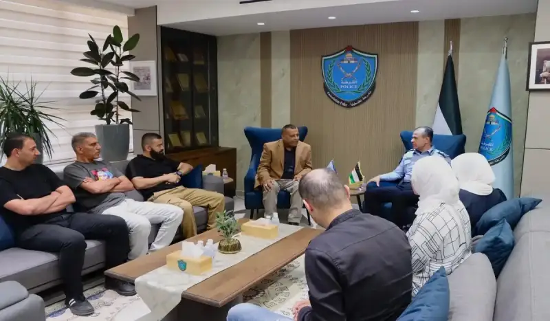 لقاء مدير شرطة فلسطين مع رئيس اللجنة الشعبية لخدمات مخيم نور شمس