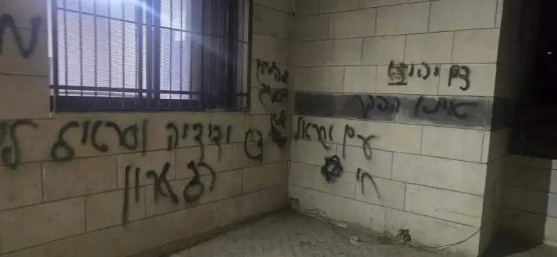 مستوطنون يحاولون حرق مسجد «أبو بكر الصديق» ببلدة عقربا