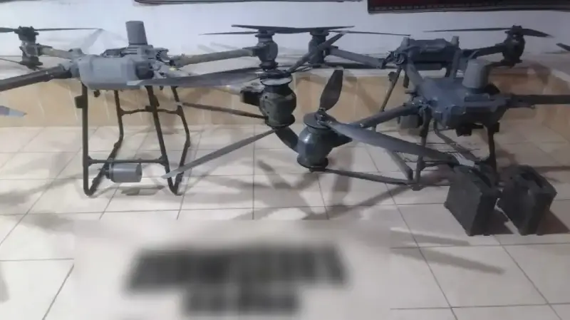 طائرتين مسيرتين