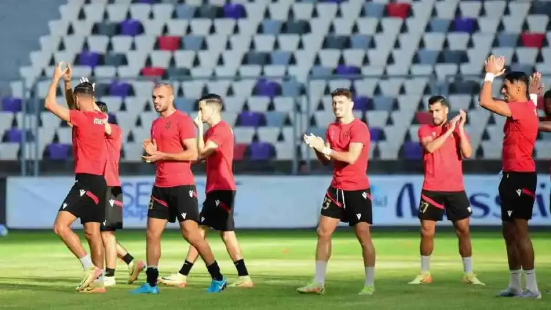 اتحاد الجزائر ضد أقبو