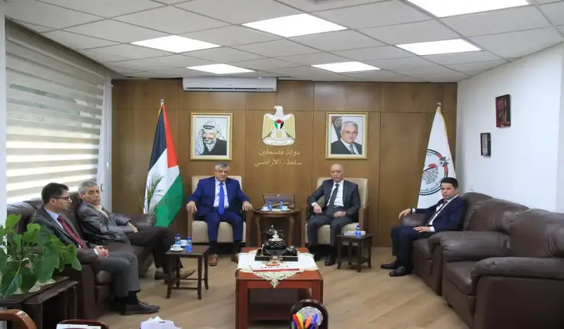 لقاء رئيس سلطة الأراضي بوزير الأشغال الفلسطيني
