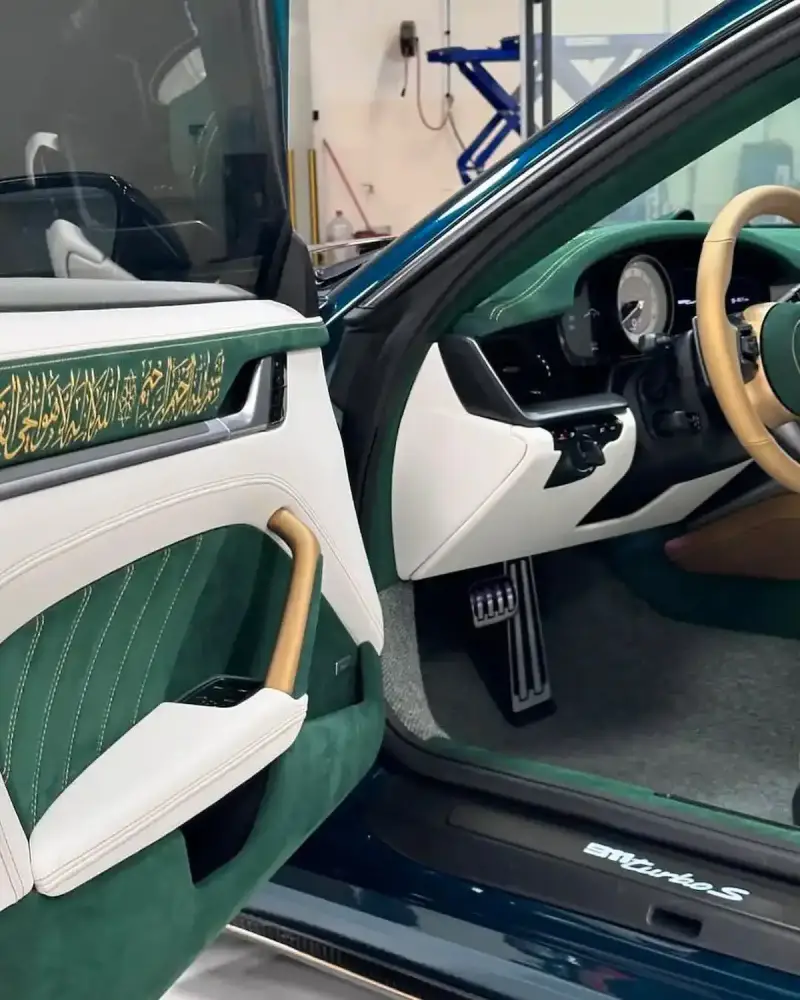 أول سيارة بورش مزينة بآيات القرآن