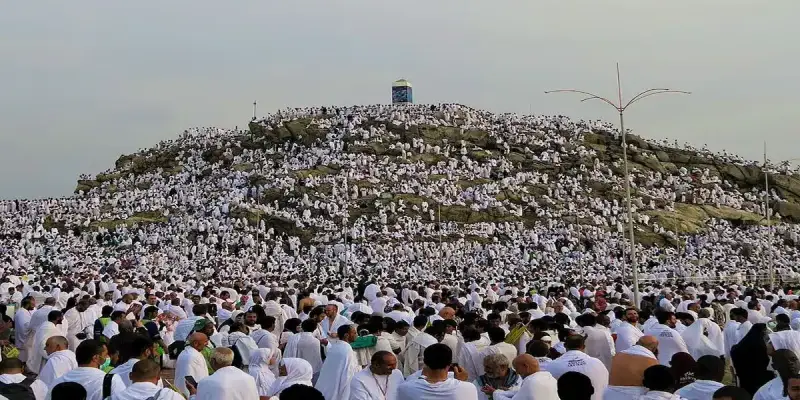 متى يوم عرفة 2025