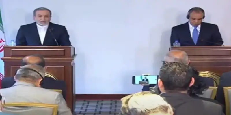 مؤتمر صحفي مشترك بين وزير الخارجية المصري ونظيره الإيراني