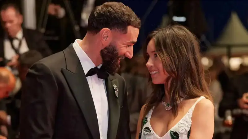 النجمة الفرنسية من أصول جزائرية لينا خضري
