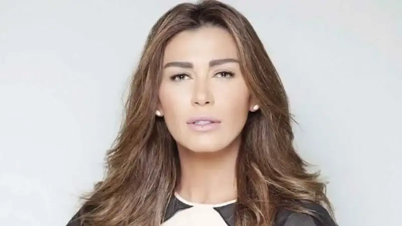 الفنانة اللبنانية نادين الراسي