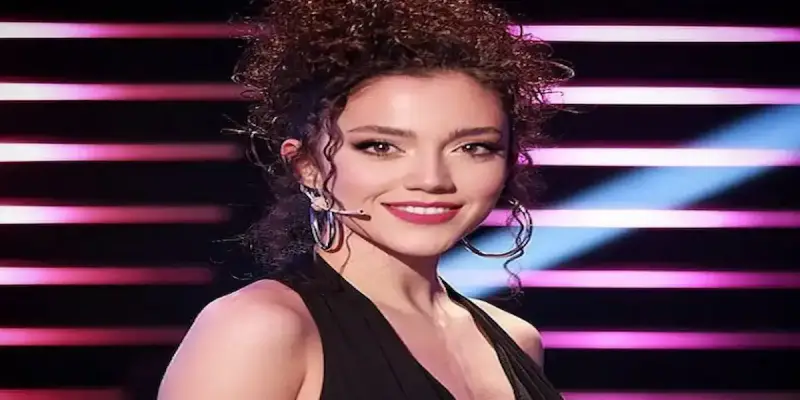 الفنانة اللبنانية ستيفاني عطالله