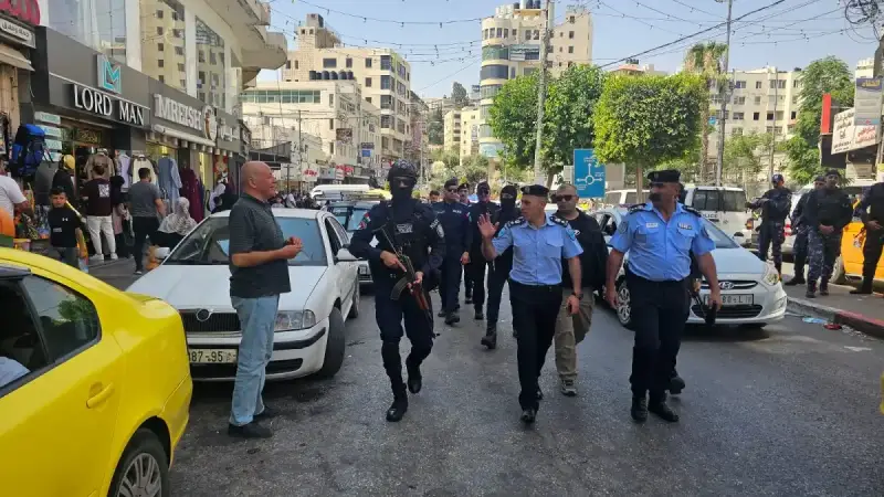 حملة الشرطة لتنظيم الأسواق في الخليل