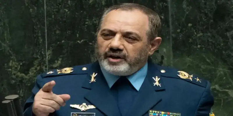 عزيز نصير زاده وزير الدفاع الإيراني
