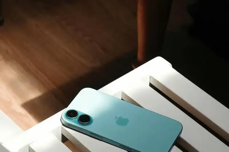 هاتف iPhone 17
