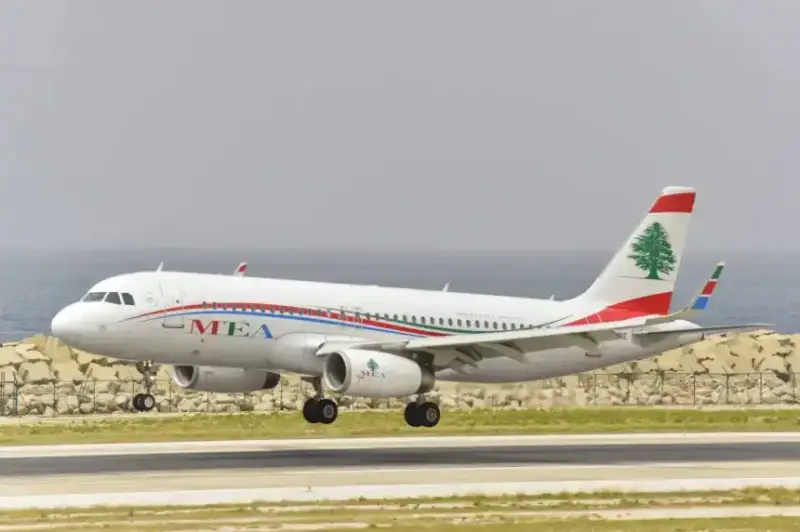 لبنان يفتح أجواءه