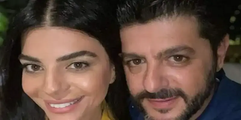 الفنان اللبناني طوني عيسى وزوجته