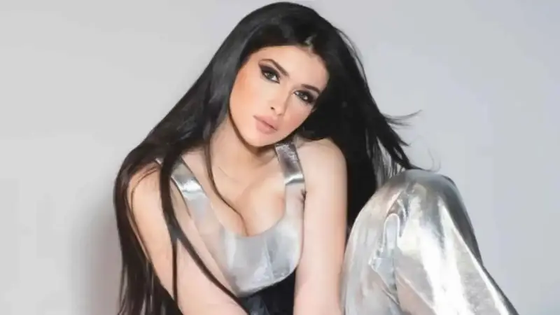 الفنانة السورية سارة بركة