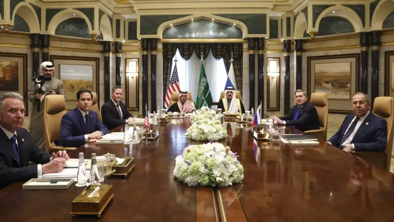 المشاورات بين أمريكا وروسيا
