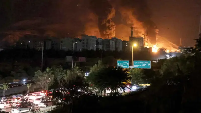 آثار قصف إسرائيلي على طهران