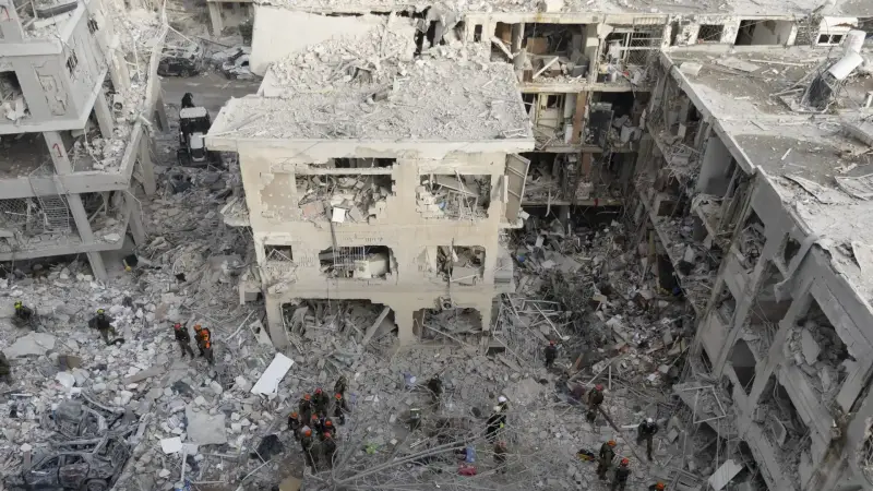 آثار قصف إيراني على إسرائيل