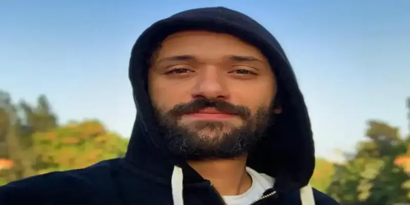 الفنان كريم محمود عبد العزيز
