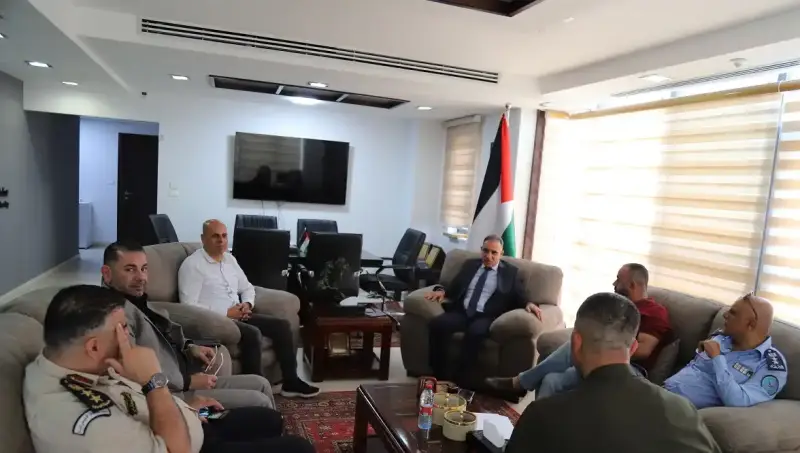 اجتماع رئيس سلطة الطاقة مع اللجنة الخاصة بمتابعة التعديات على شبكات الكهرباء والمياه