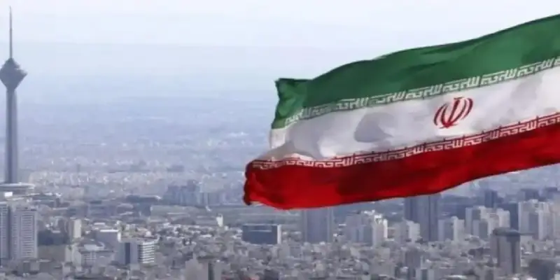 إيران