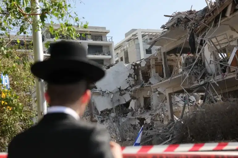 آثار قصف إيراني على إسرائيل