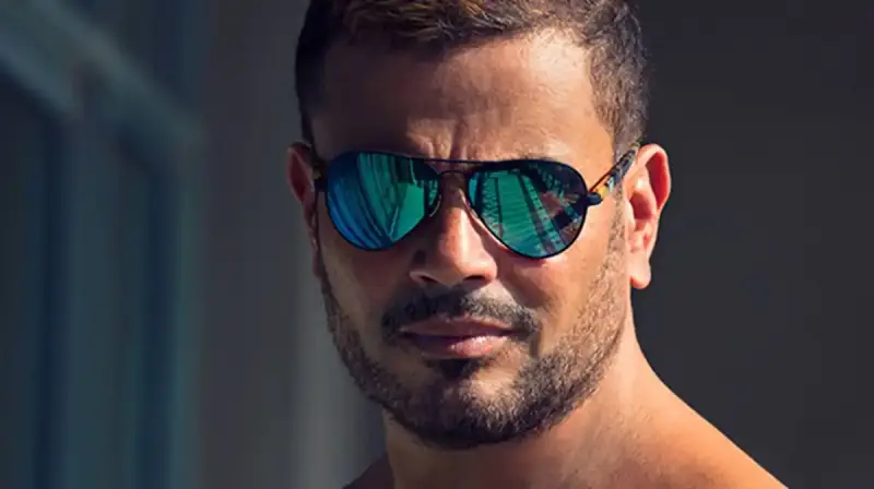البوستر الرسمي لألبوم عمرو دياب الجديد
