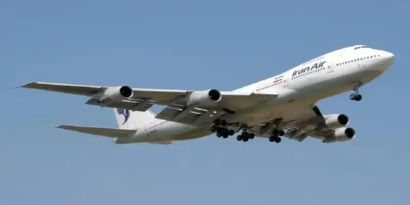 فتح المجال الجوي الإيراني