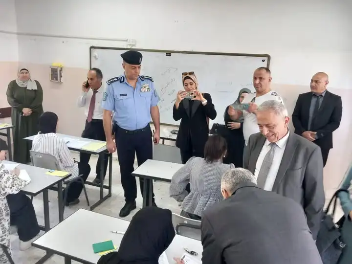 الشرطة الفلسطينية تتفقد لجان امتحانات الثانوية