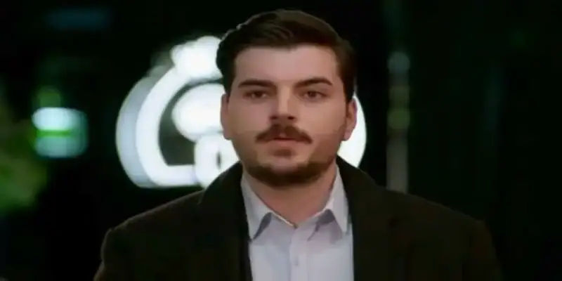 الممثل التركي محمد عاكف أكدينيز